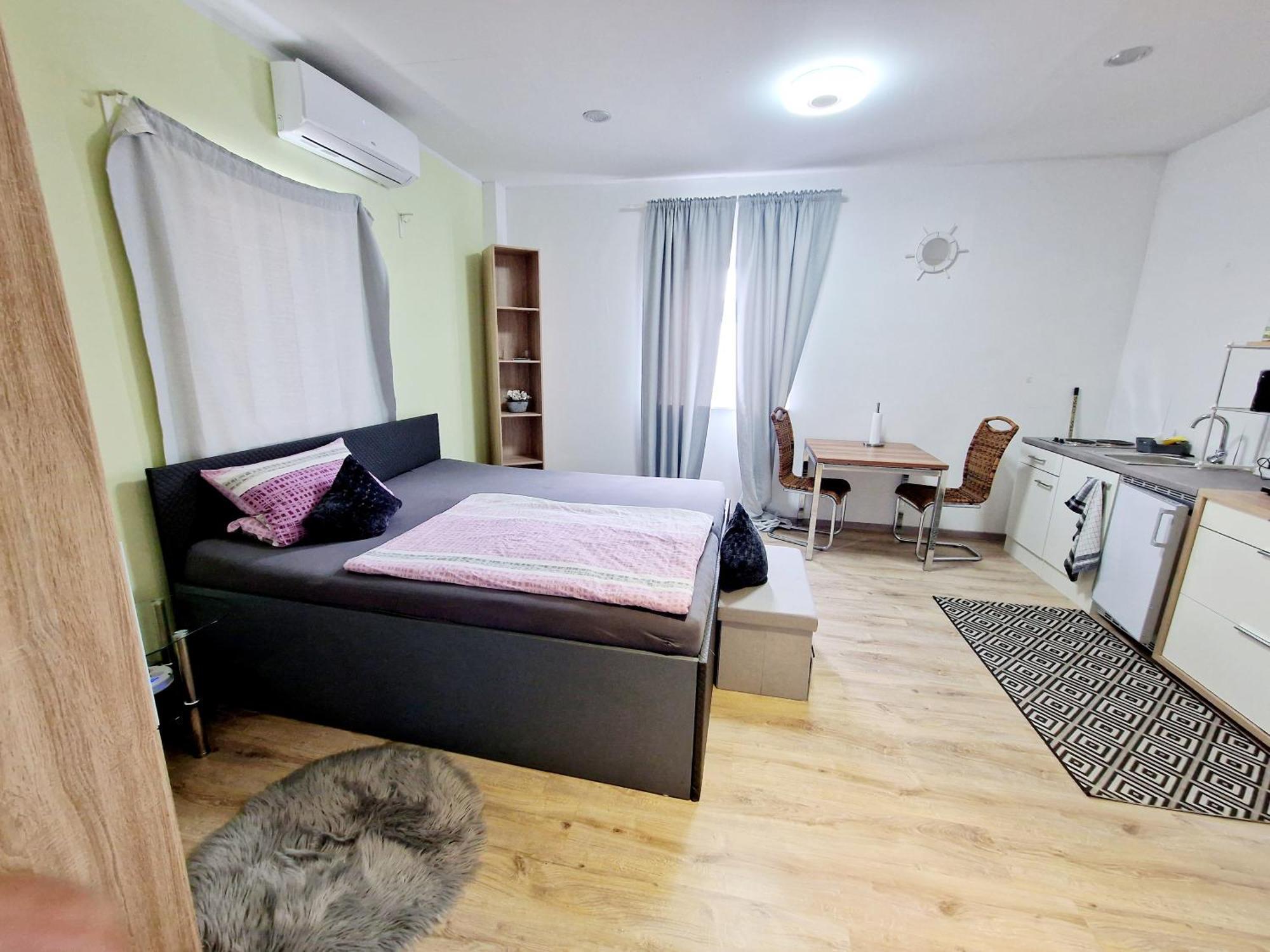 Ibo-Apart 1 Zimmer Apartment In แฮร์โซเกนเอารัค ภายนอก รูปภาพ