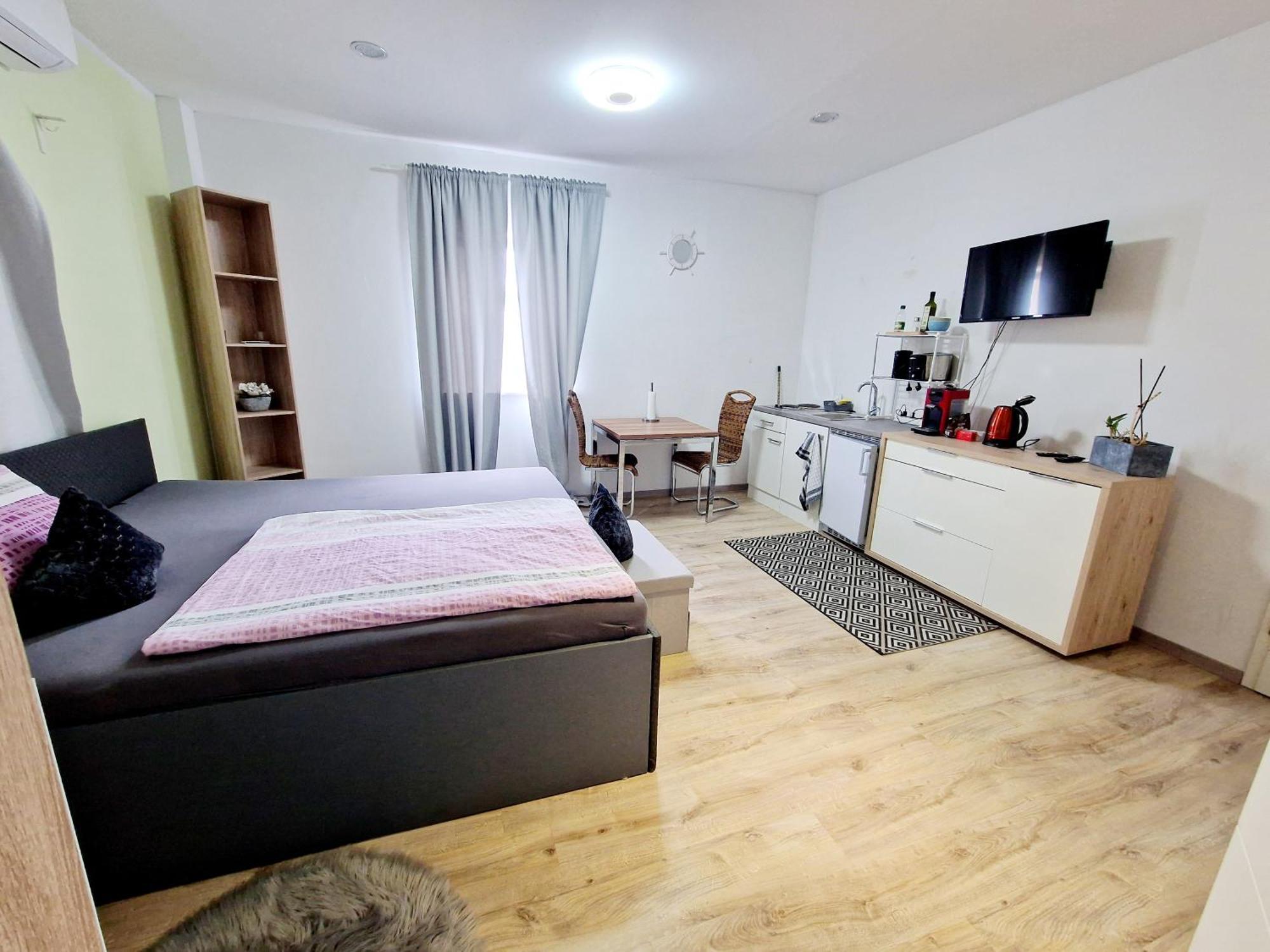 Ibo-Apart 1 Zimmer Apartment In แฮร์โซเกนเอารัค ภายนอก รูปภาพ